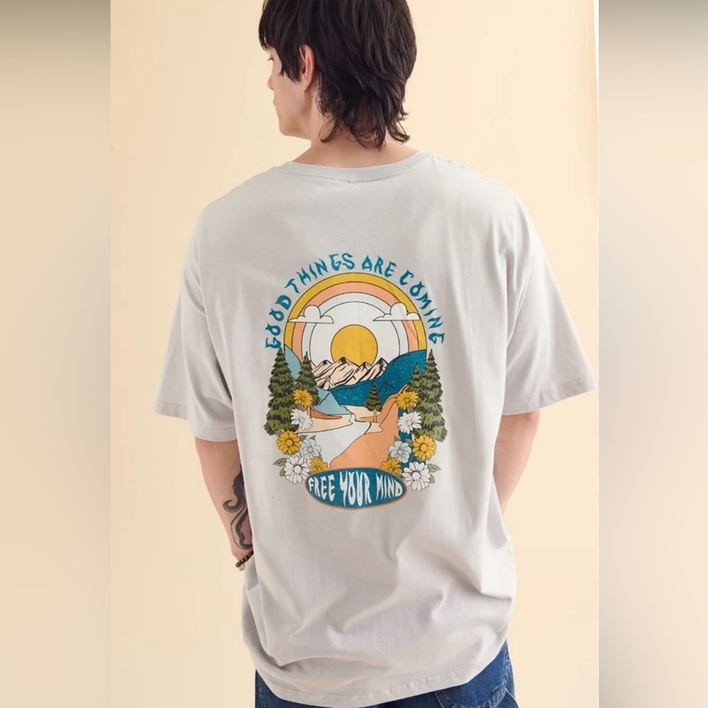NWT Unisex Earthbound Trading Free Your Mind Tee Shirt Psychedelic Mountains NEW